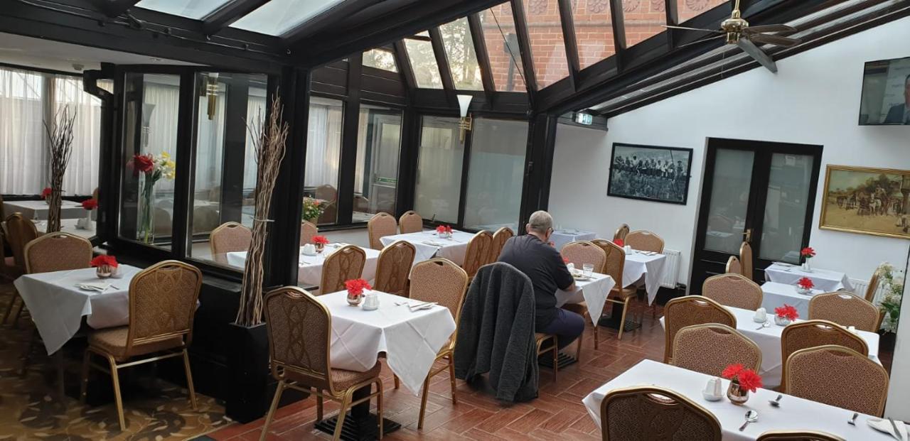 Harefield Manor Hotel Ромфорд Экстерьер фото