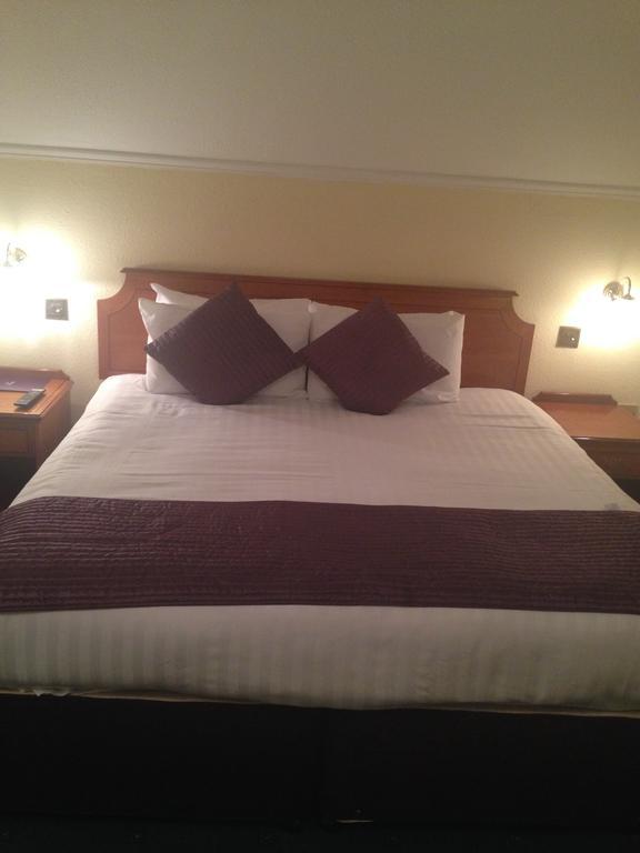 Harefield Manor Hotel Ромфорд Экстерьер фото