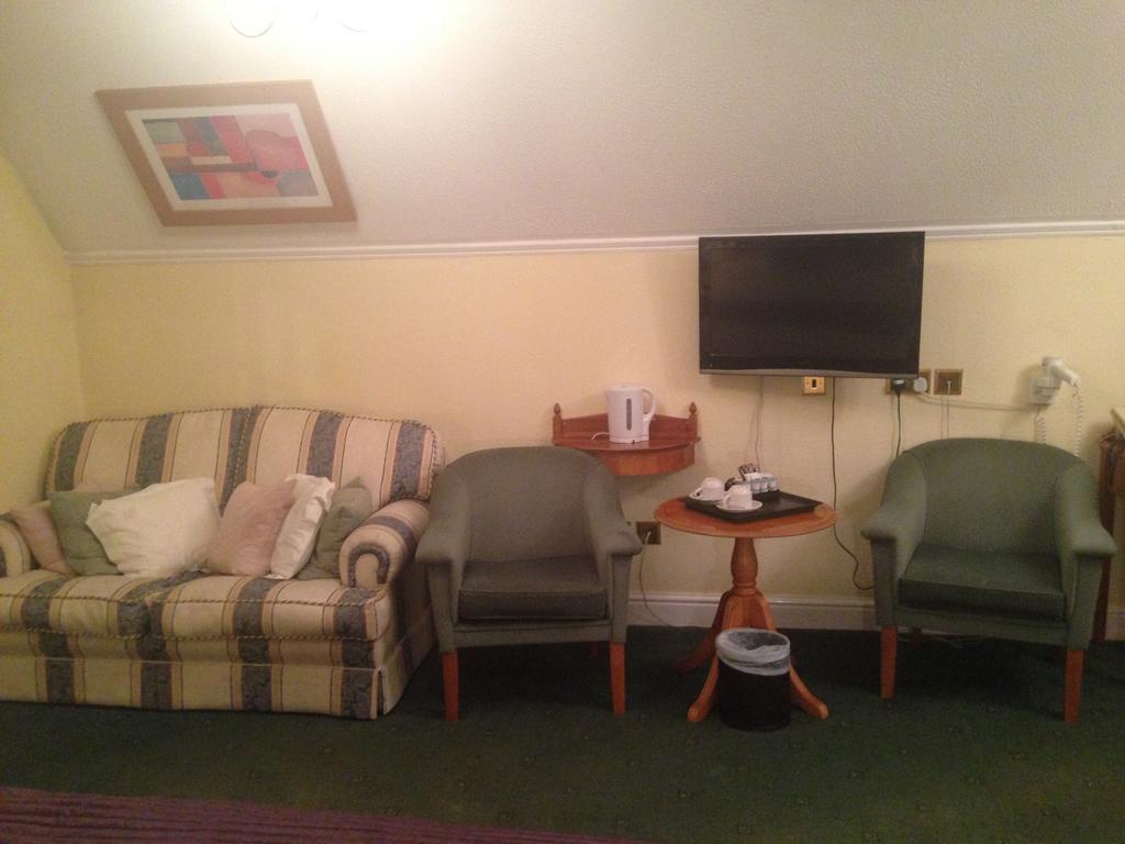 Harefield Manor Hotel Ромфорд Экстерьер фото