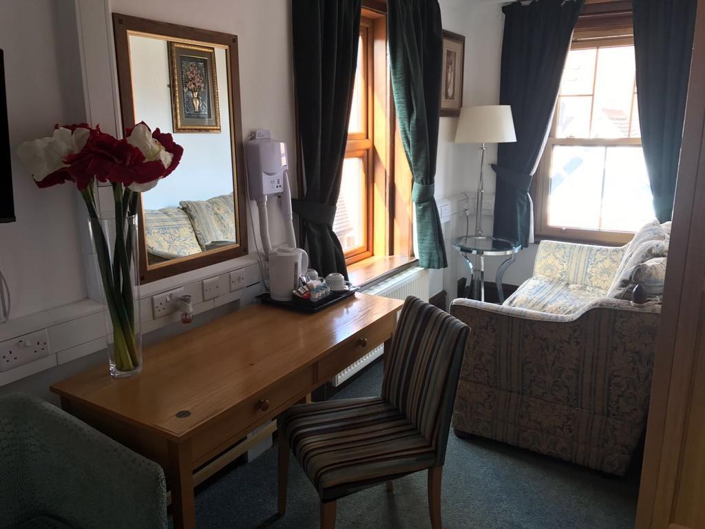 Harefield Manor Hotel Ромфорд Экстерьер фото