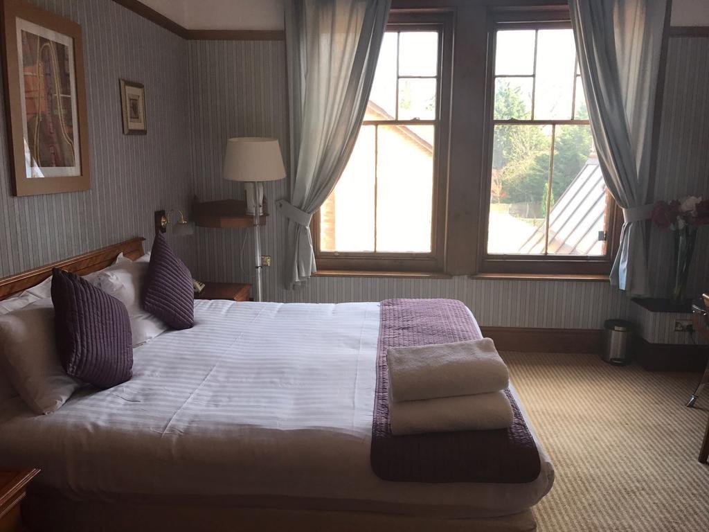 Harefield Manor Hotel Ромфорд Экстерьер фото