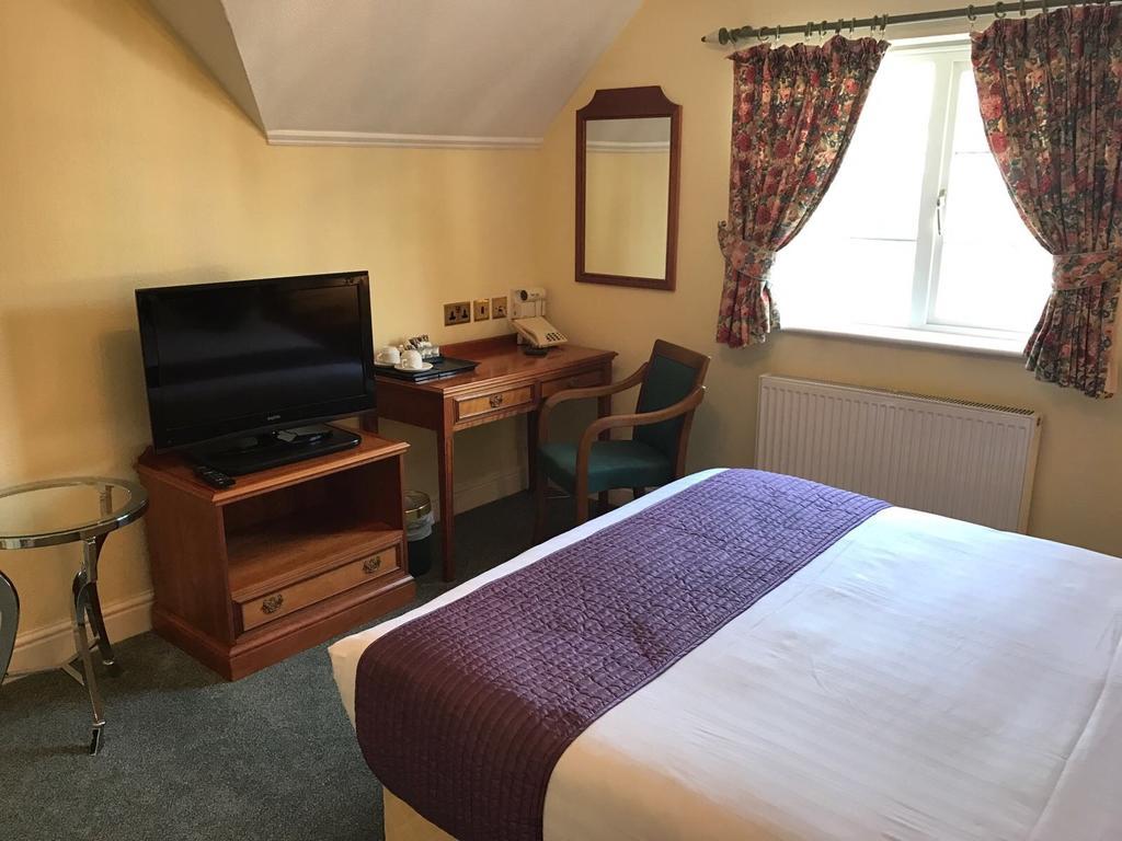 Harefield Manor Hotel Ромфорд Экстерьер фото