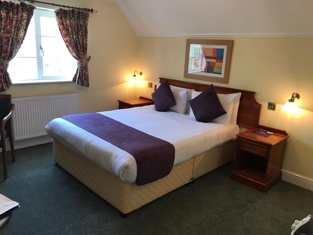 Harefield Manor Hotel Ромфорд Экстерьер фото