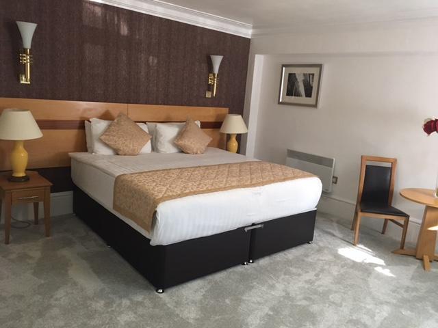 Harefield Manor Hotel Ромфорд Экстерьер фото