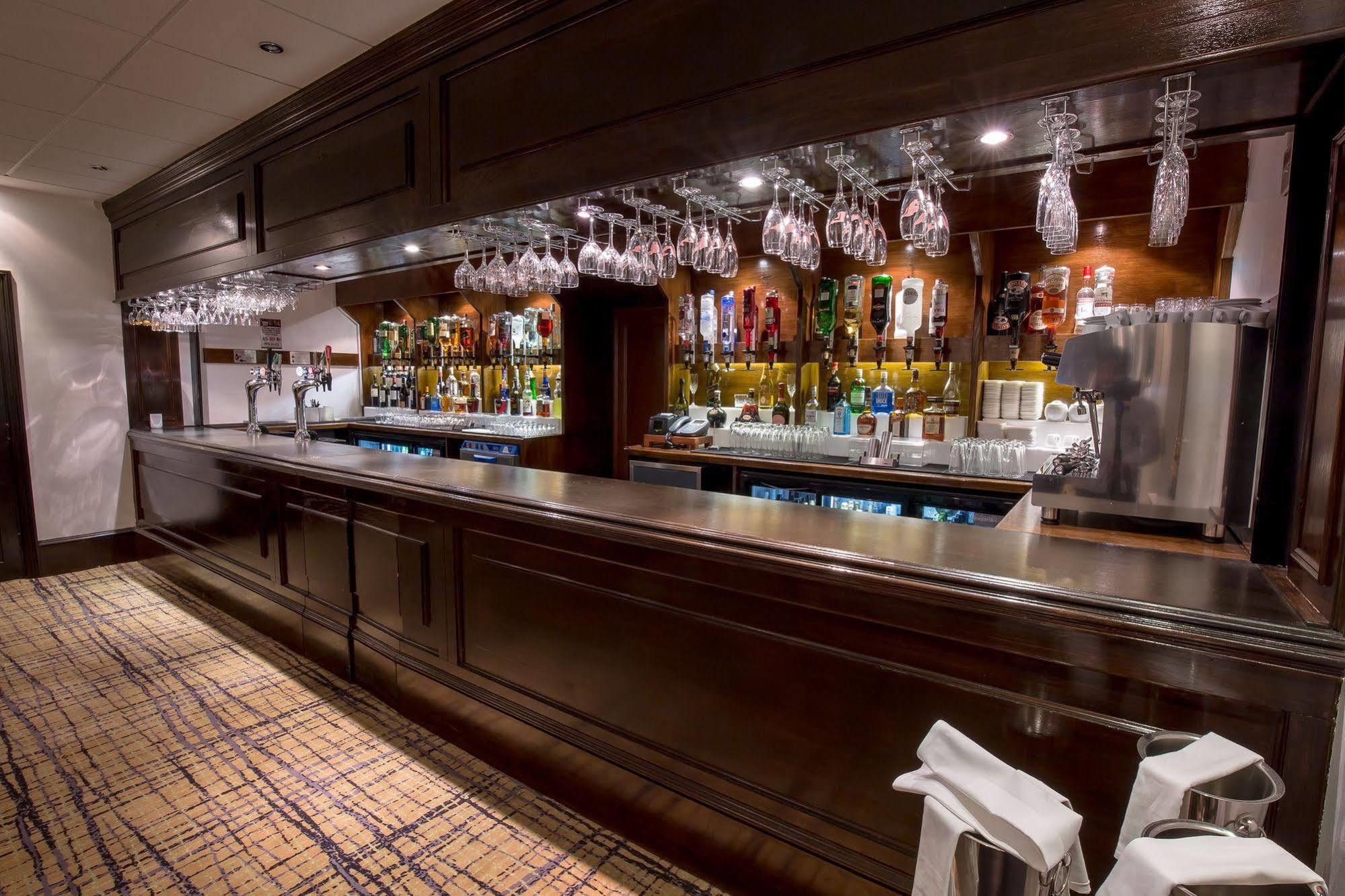Harefield Manor Hotel Ромфорд Экстерьер фото