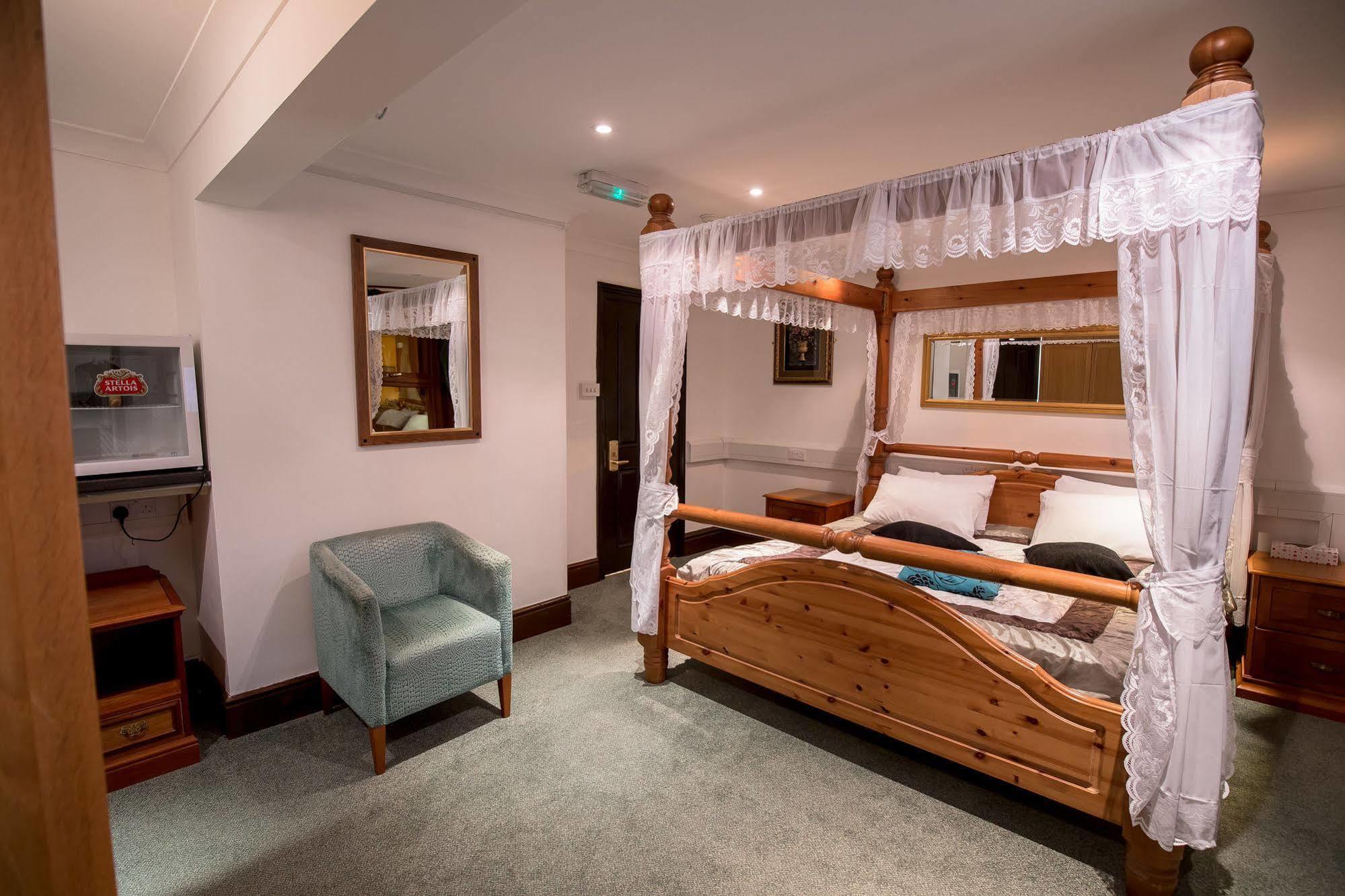 Harefield Manor Hotel Ромфорд Экстерьер фото